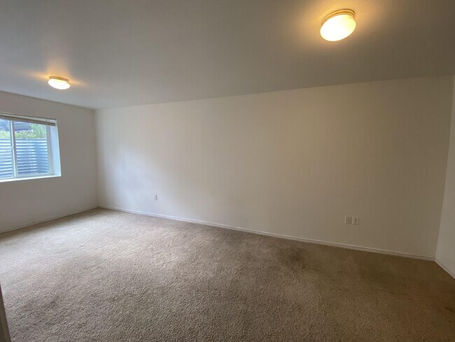 Building Photo - Garfield St Duplex