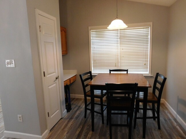 Building Photo - 305 Gibbs Rd