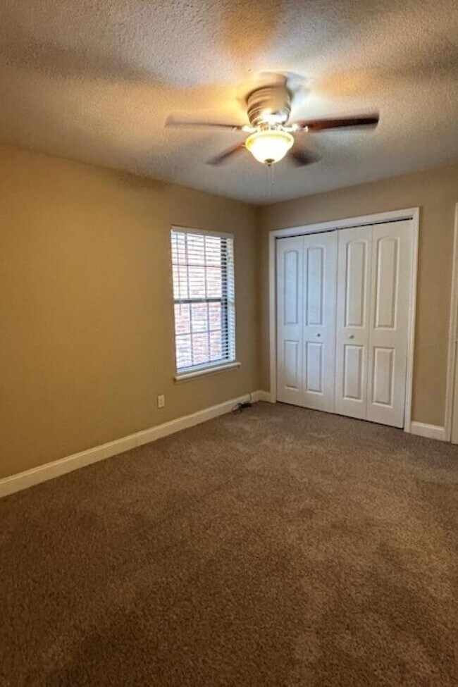 Building Photo - 804 Timbers Ct