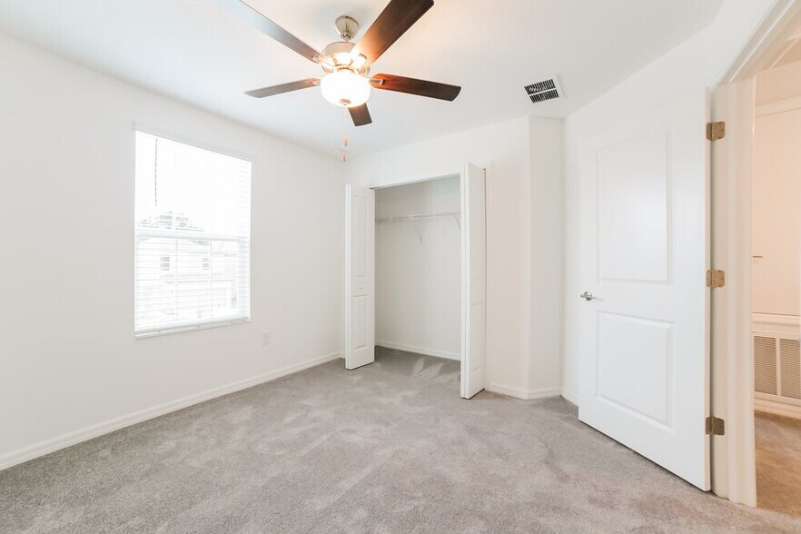 Building Photo - 7302 Spring Snowflake Ave