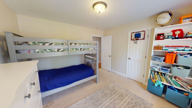 Building Photo - 5 Bedrooms with Golf Course Views in Carol...
