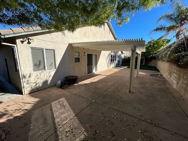 Building Photo - Beautiful 4 Bedroom, 2.5 Bath Deer Valley ...