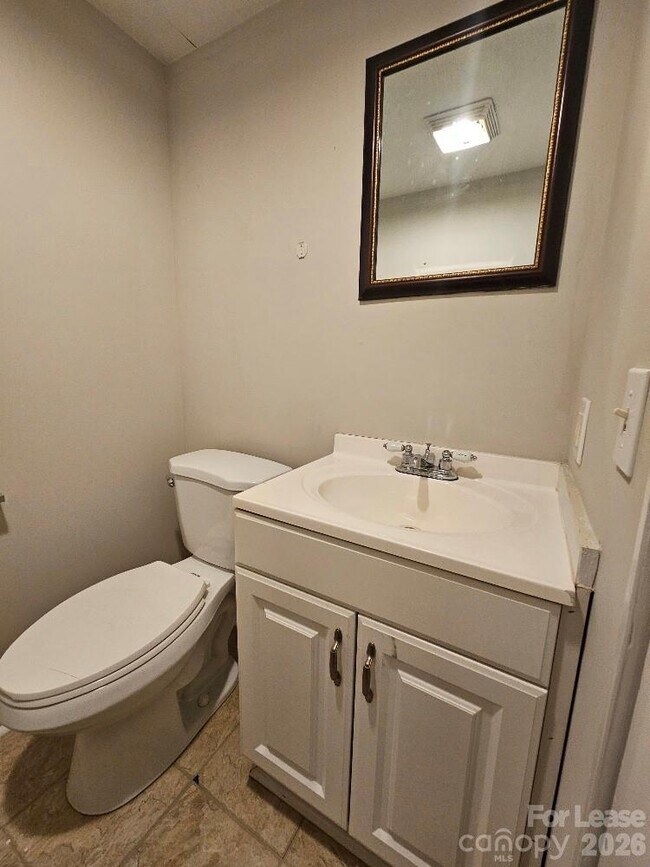 Building Photo - 776 Montgomery Dr