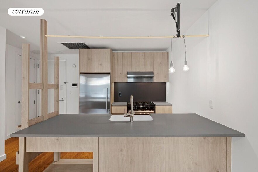 Building Photo - 54 Noll St