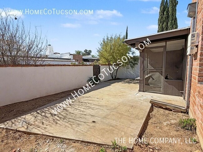 Building Photo - 413 W Pso Solana