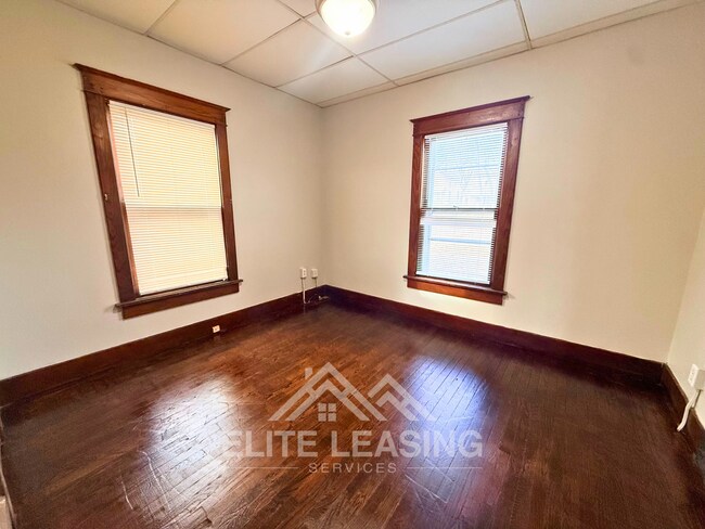 Building Photo - Charming 3 Bedroom Home Near Downtown Topeka!