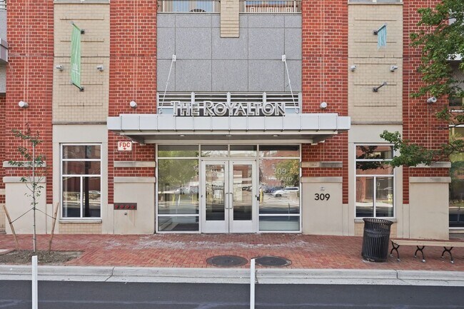 Building Photo - 309 Holland Ln