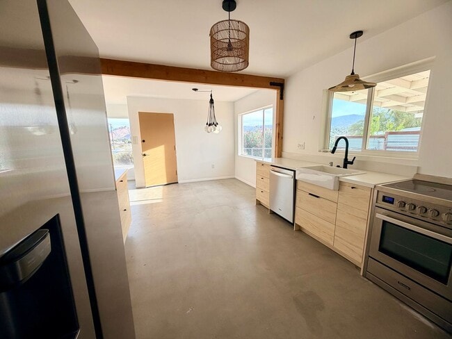 Building Photo - Modern 3-Bedroom Desert Bungalow with Stunning Views – Unfurnished - Price reflects MOVE IN SPECI...