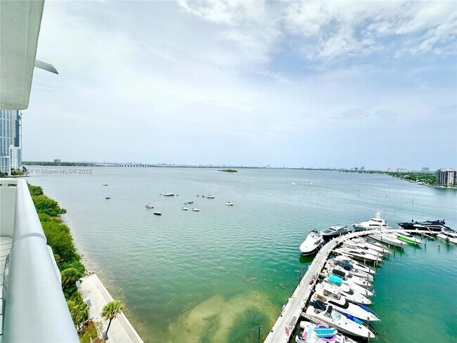 Building Photo - 1717 N Bayshore Dr