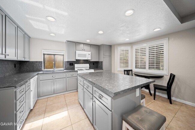 Building Photo - 43007 Pearlwood Dr