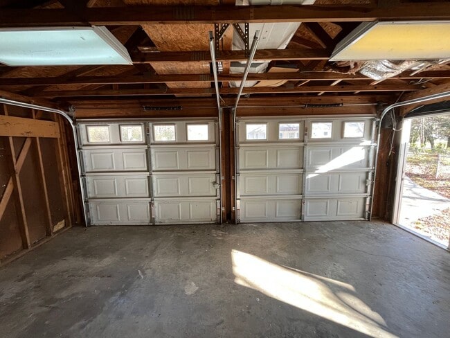 Building Photo - Charming 2-bedroom, 1-bathroom house