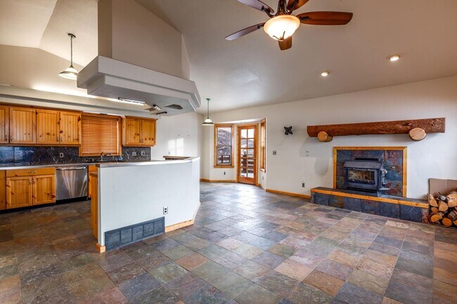 Building Photo - 115 Crestview Terrace
