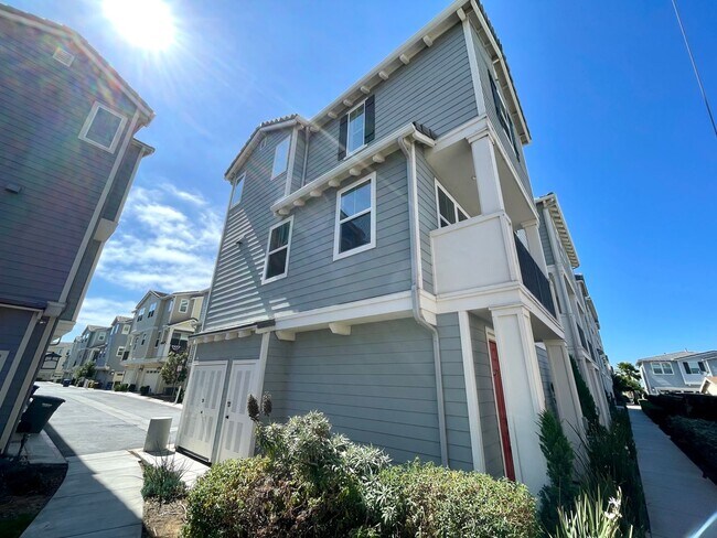 Building Photo - Stunning 3B/3BA in Imperial Beach W/ A/C, ...