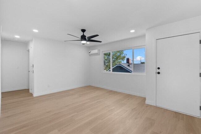 Building Photo - 4082-4084 Chamoune