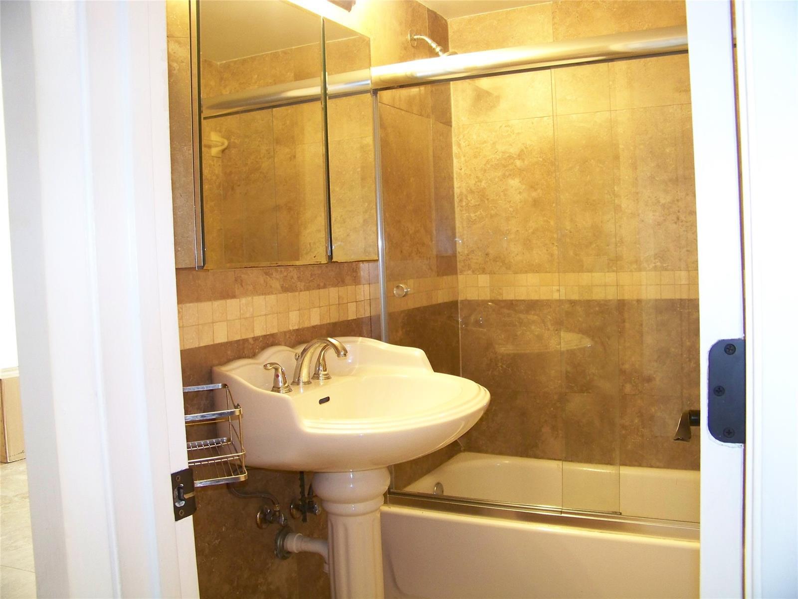 Building Photo - 3218 NW 102nd Ter