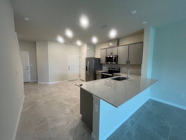 Building Photo - 3 bedroom 2.5 bathroom