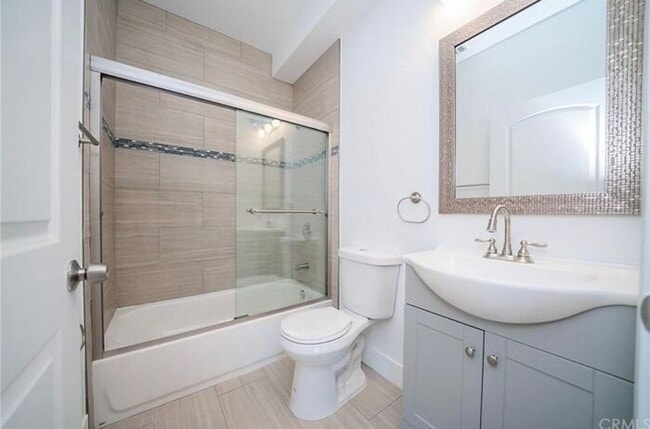 Building Photo - Beautiful 4 bed 4 bath unit in Gardena 90247!