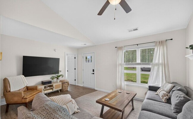 Building Photo - 7101 Alamosa Dr
