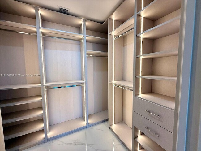 Building Photo - 700 NE 24th St