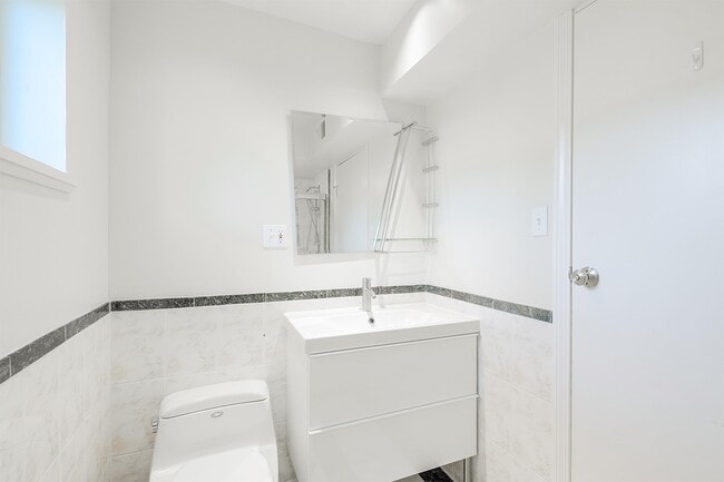 Building Photo - 2280 Rollingwood Dr