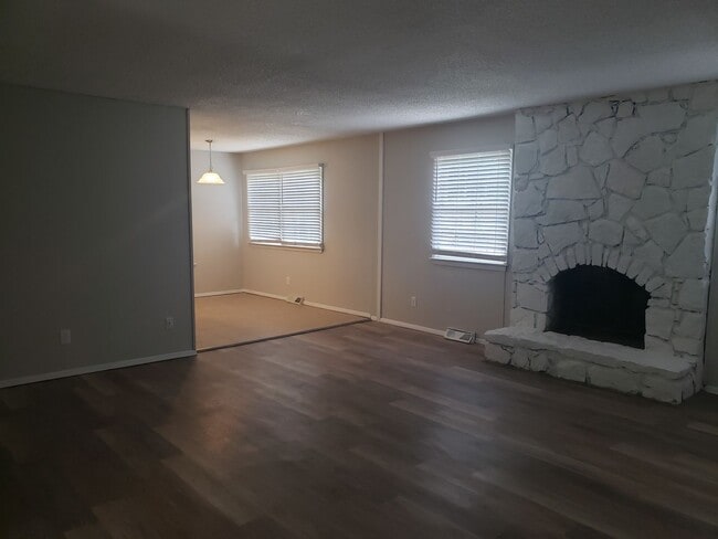 Building Photo - 1333 Meadowbrook Cir