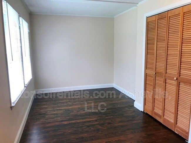 Building Photo - 148 Briarwood Ln
