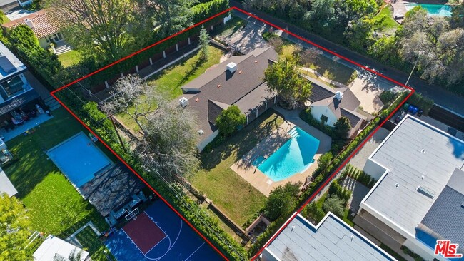 Building Photo - 17117 Weddington St