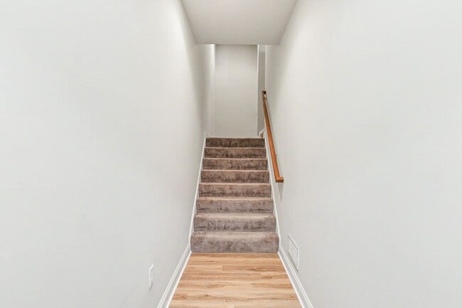 Building Photo - Three bedroom, 2.5 townhome in Mechanicsburg near Trindle Rd.