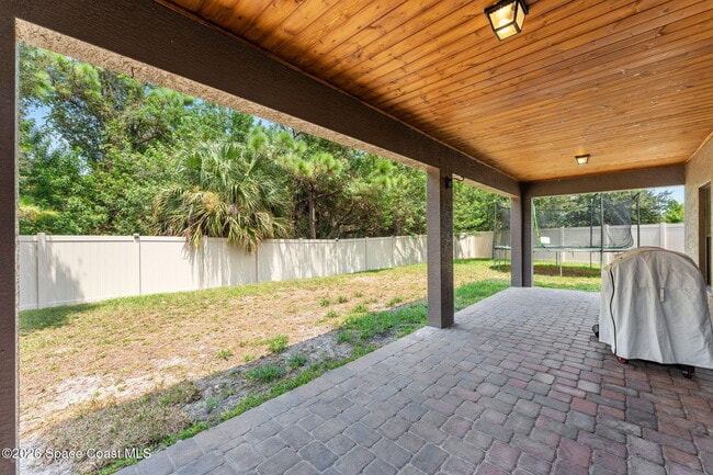 Building Photo - 553 Trymore Dr SE