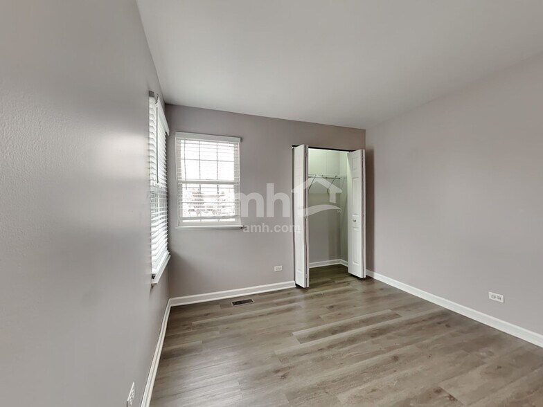 Building Photo - 230 School Dr