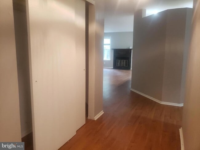 Building Photo - 5032 Beech Ct
