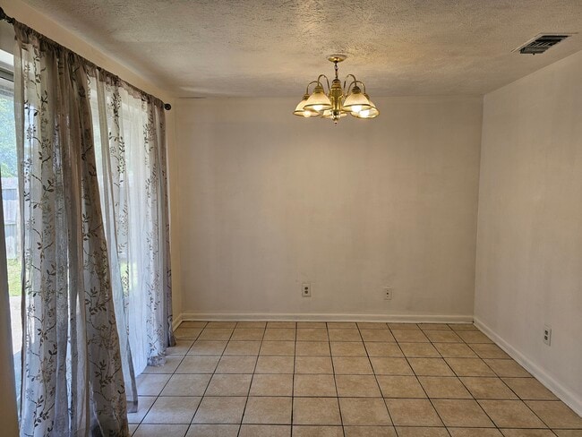 Building Photo - 818 Bradford Cir