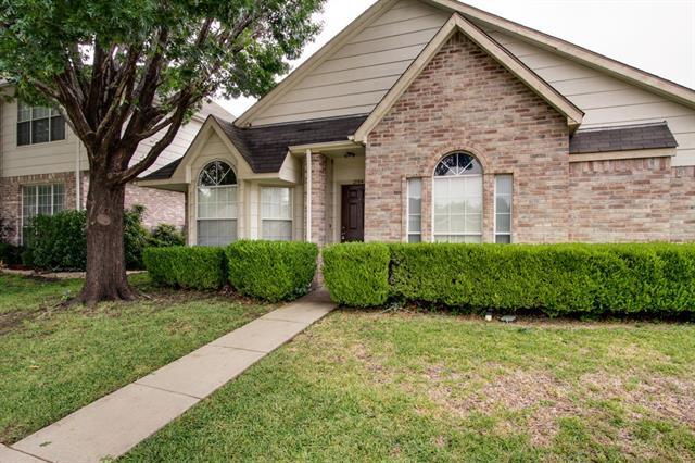 Building Photo - 2104 Regency Dr