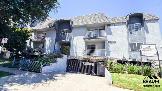 Building Photo - 2 BEDROOM  IN NOHO ARTS