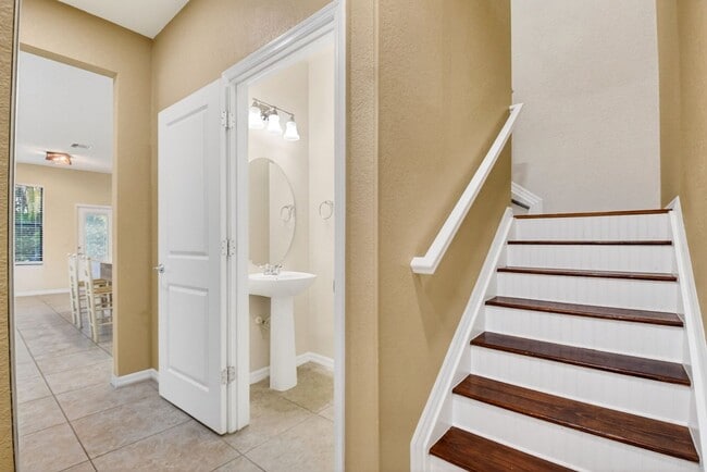 Building Photo - 2833 Troubadour St