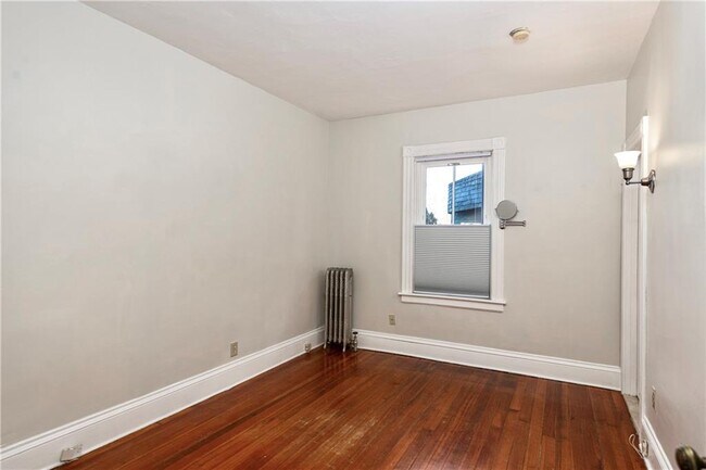 Building Photo - 128 Congdon St