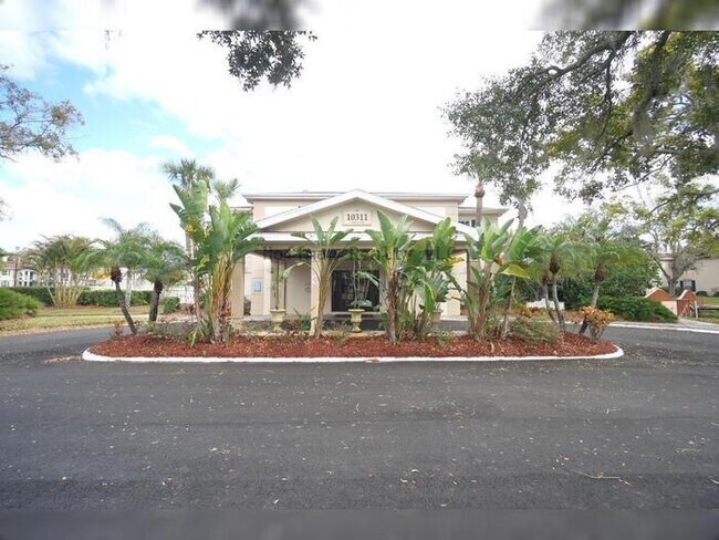 Building Photo - Lakefront Condo in Carrollwood!