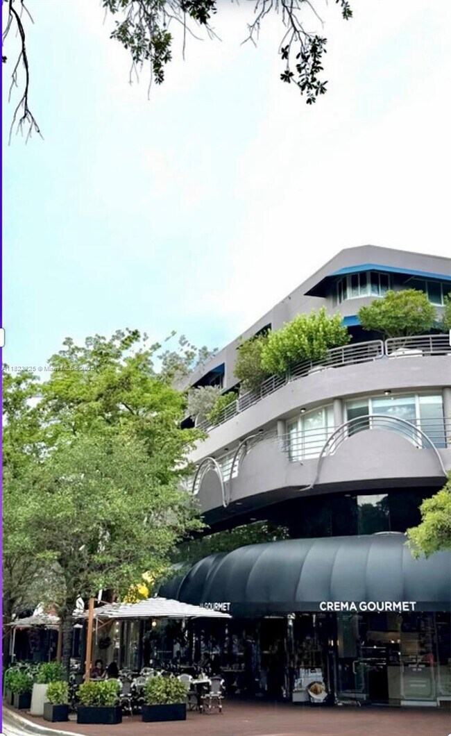 Building Photo - 3121 Commodore Plaza