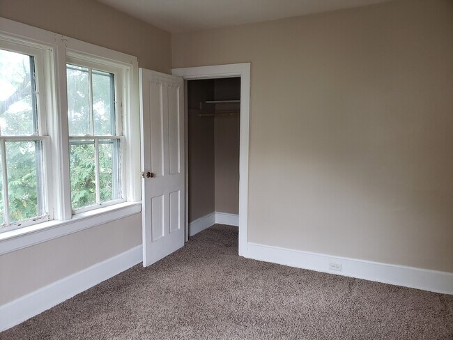 Building Photo - 912 S 4th Ave