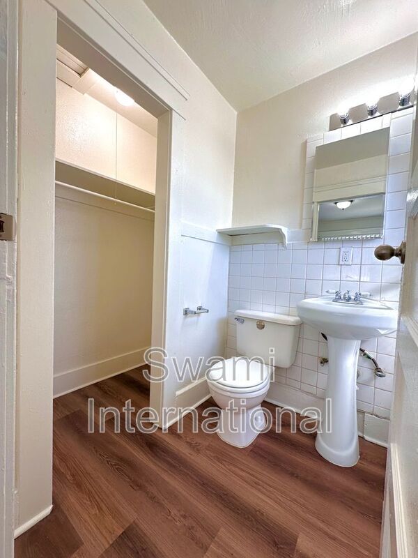 Building Photo - 1138 1/2 Blinn Ave.