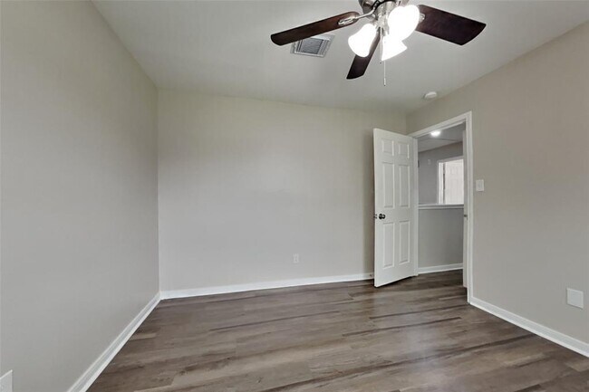 Building Photo - 728 Pateway Ct