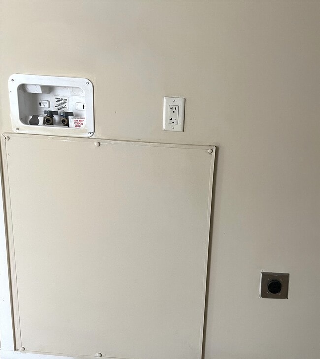 Building Photo - 108 S 7th St