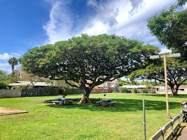 Building Photo - 3 Bed 1 Bath Unfurnished house in the Heart of Kihei - 1 year minimum available long term.