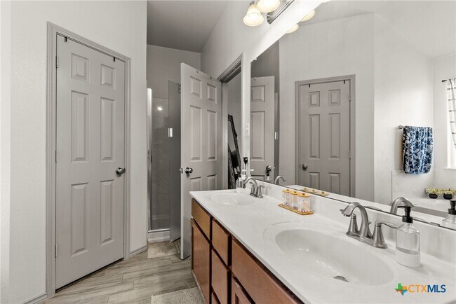 Building Photo - 5402 Birmingham Cir