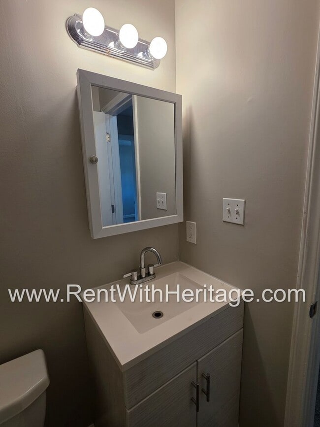 Building Photo - Awesome 3 bd/ 1.5 Bath Brick Ranch / No Steps / Totally Renovated / Great Location