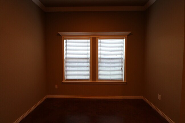 Building Photo - 4  Bedroom Single Famly Home -  Available ...