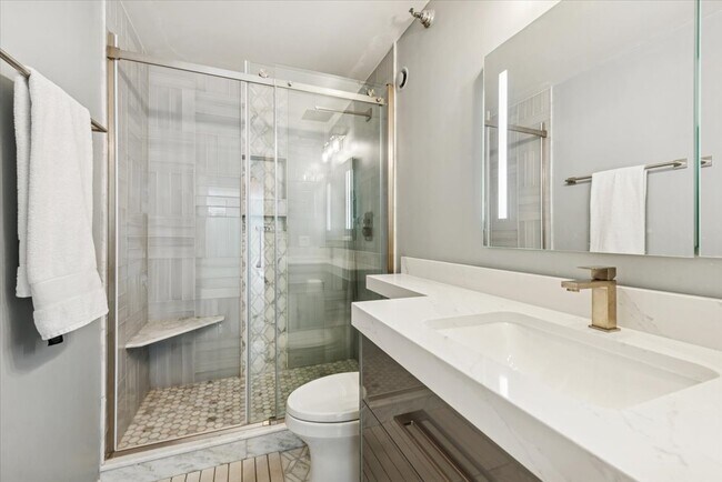 Building Photo - 1122 N Clark St