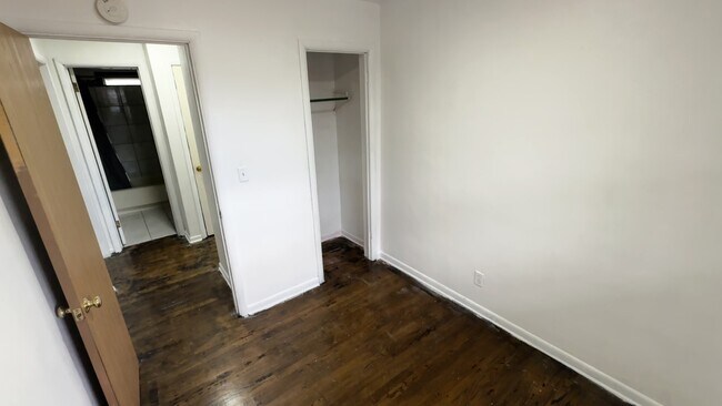 Building Photo - 3535 Robey Ave