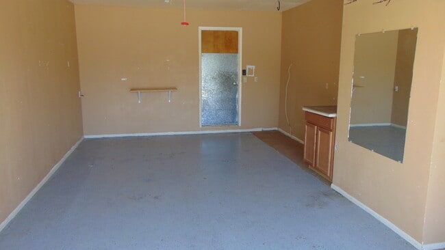 Building Photo - 4720 N Spring Dr