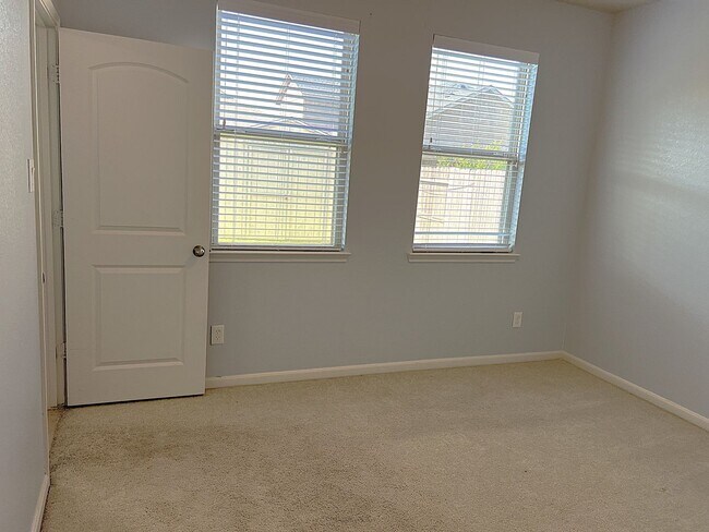 Building Photo - Spacious Four Bedroom Home Conveniently Located in Carpenters Landing